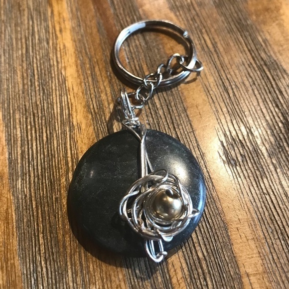 Handcrafted wire wrapped faux stone keychain - Picture 1 of 5
